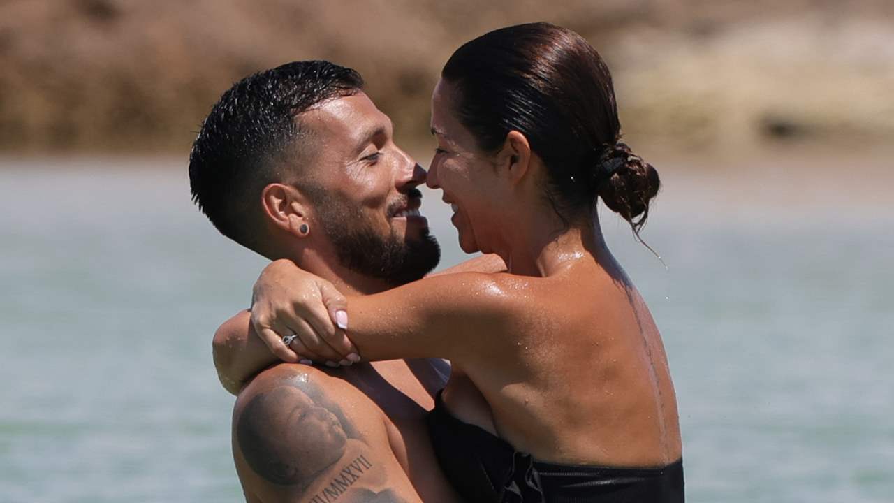 Tamara Gorro y Ezequiel Garay disfrutan de su romántica y apasionada reconciliación en Ibiza