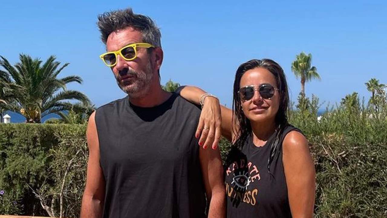 David Valldeperas 'cambia' a Carlota Corredera por Carmen Alcayde durante sus vacaciones en Menorca 