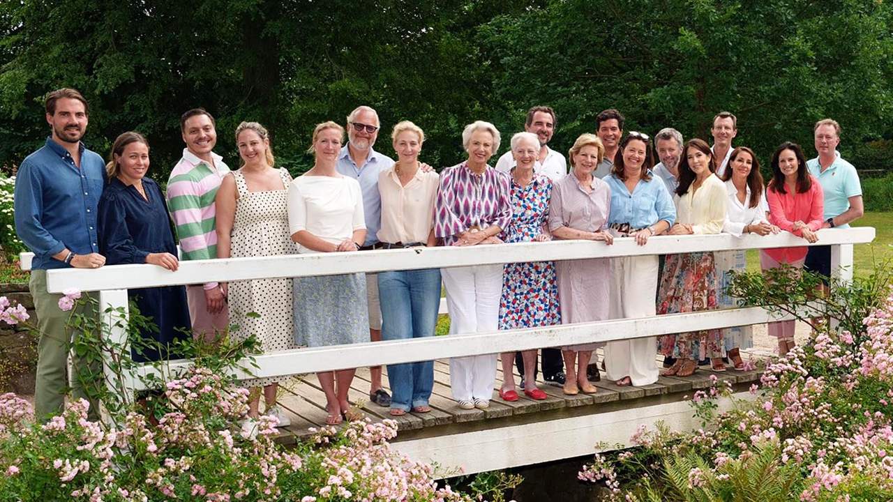 La reina Margarita celebra una reunión de verano entre las familias de Dinamarca y Grecia