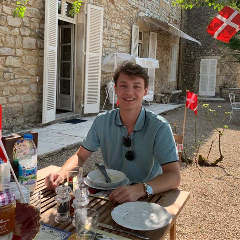 Los tradicionales 20 años de Félix de Dinamarca junto a su familia y rodeado de viñedos