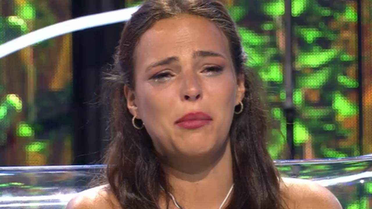 Marta Peñate rompe a llorar desconsolada tras revivir su paso por 'Supervivientes 2022'