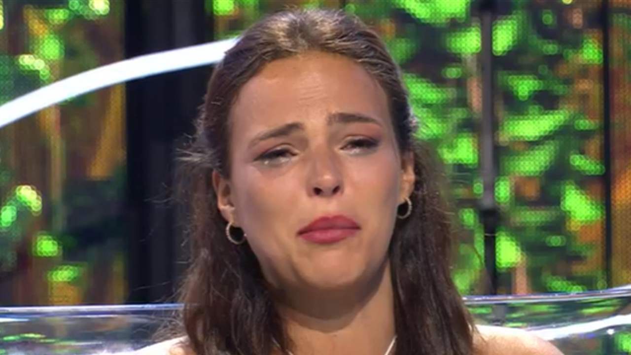 Marta Peñate llorando desconsolada