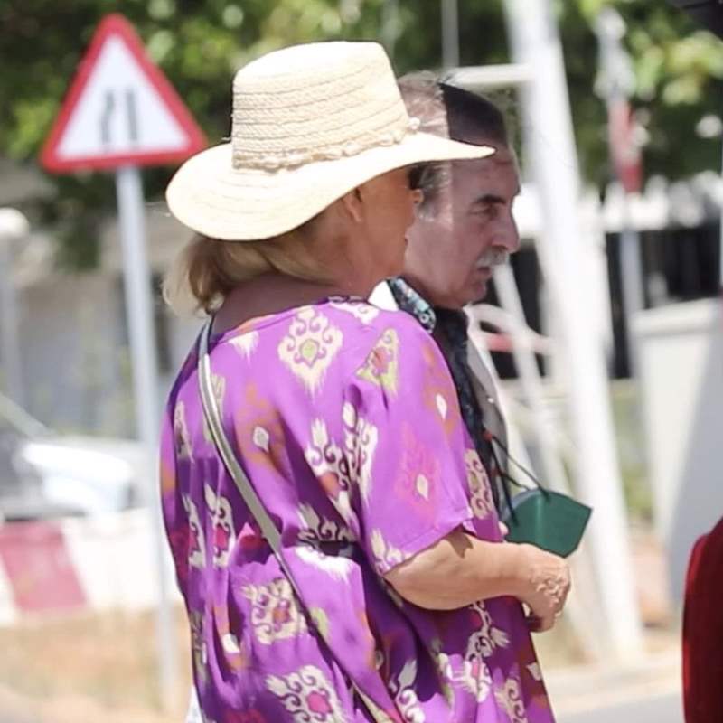 Lydia Lozano y su marido Charly inauguran sus ansiadas vacaciones en Ibiza