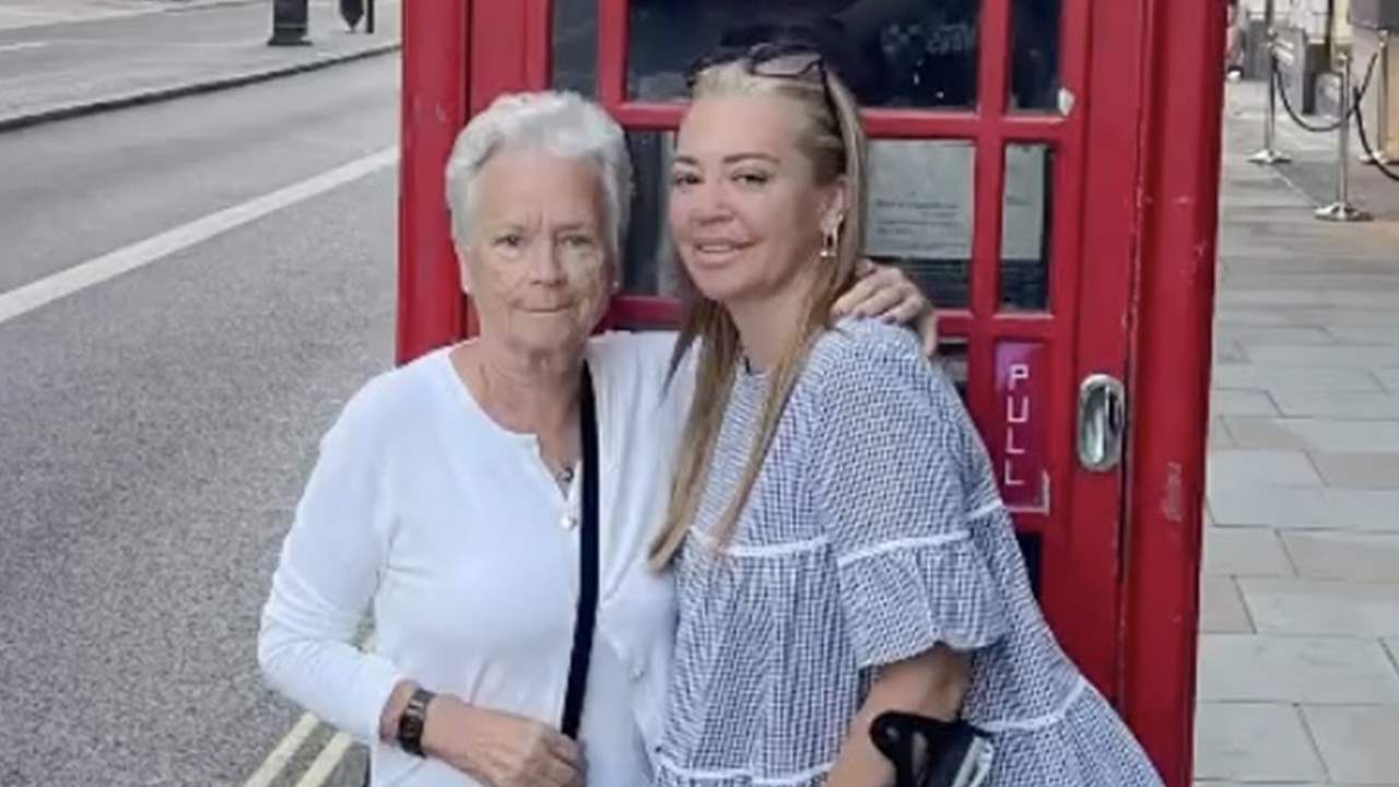 La tierna imagen de Belén Esteban y su madre en Londres para celebrar un gran día