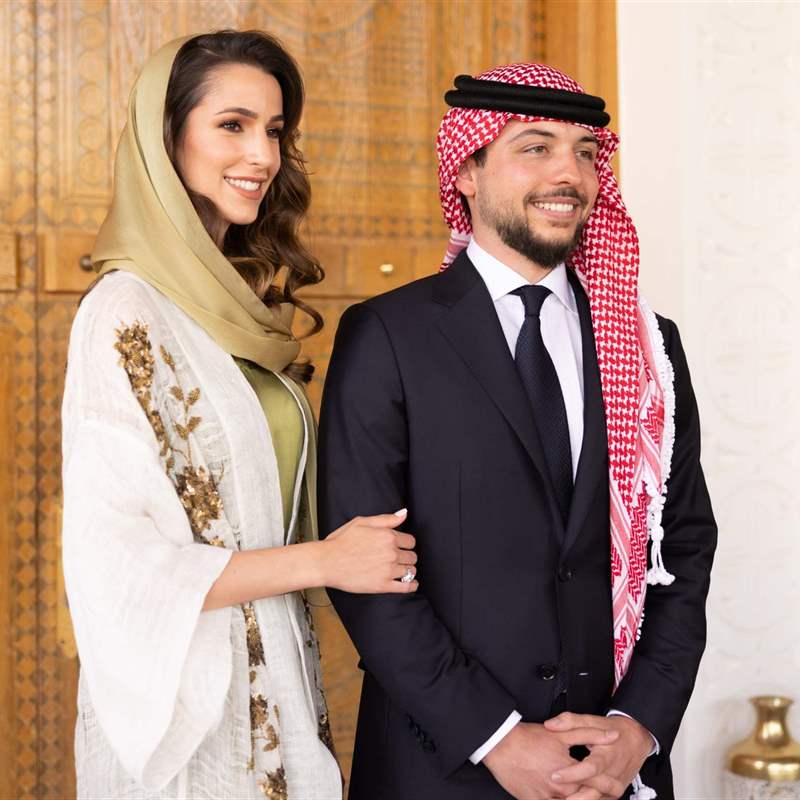 ¡Nueva boda real en Jordania! El príncipe heredero Hussein se ha comprometido con su novia, Rajwa Khaled