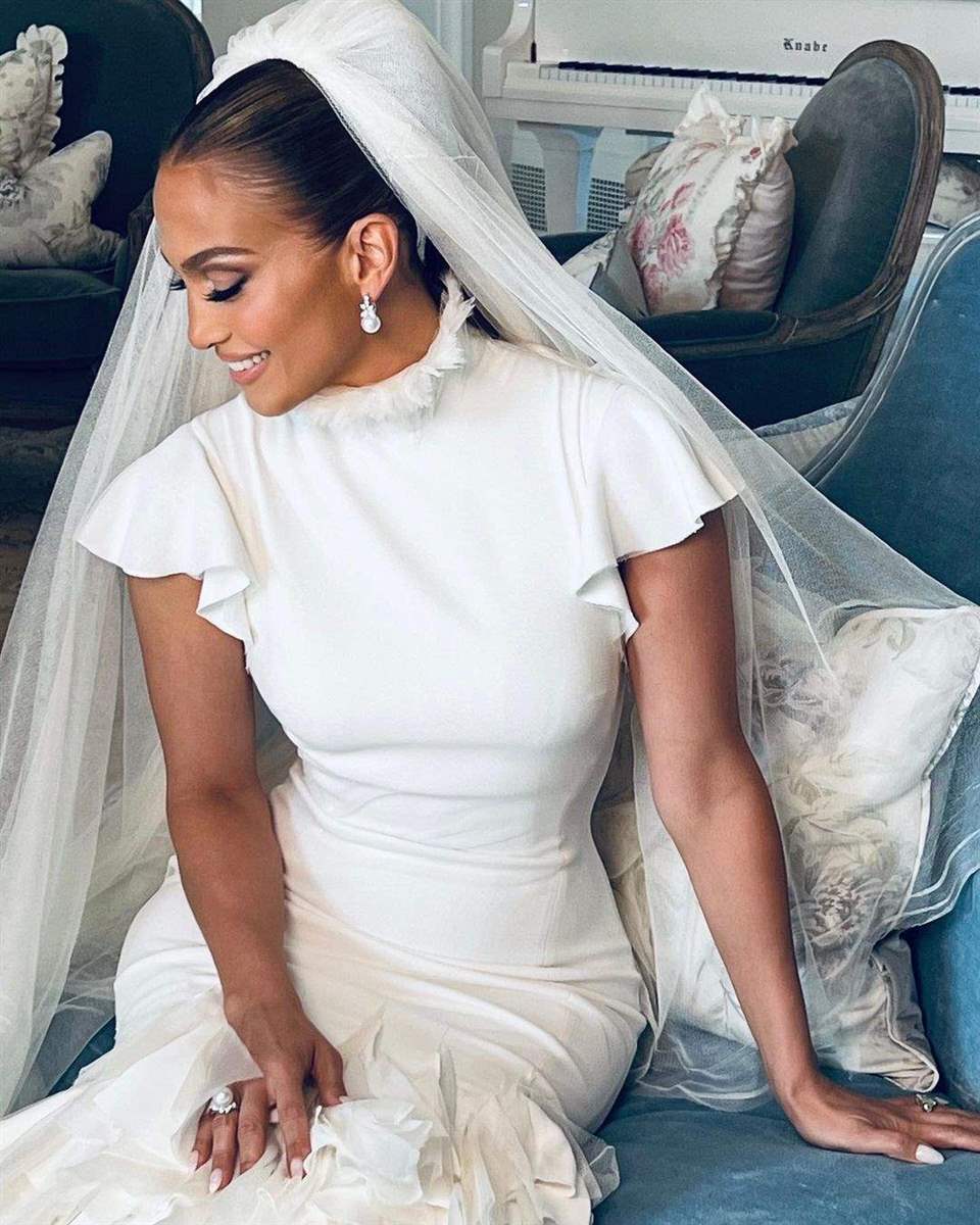 Jennifer Lopez y su vestido de novia de UN MILLÓN encabezan el TOP de los  más caros de la historia