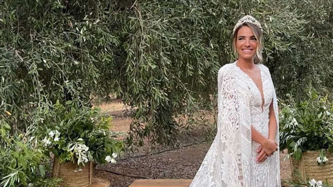 Flora González elige un diseño espectacular de Yolancris para su boda en Córdoba