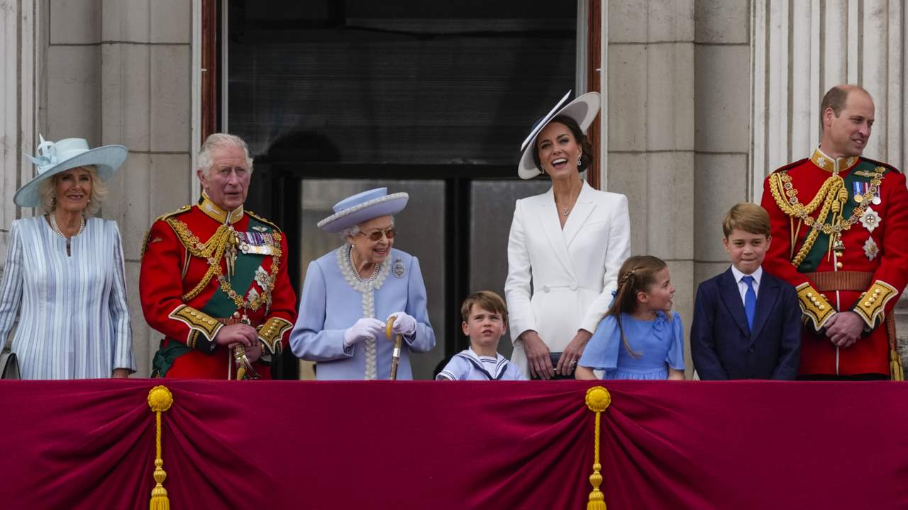Isabel II y su familia en el balcón de Buckingham