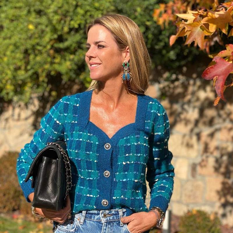Amelia Bono, ideal con jeans fluidos y blazer de Zara, el look de básicos de otoño más cómodo y favorecedor