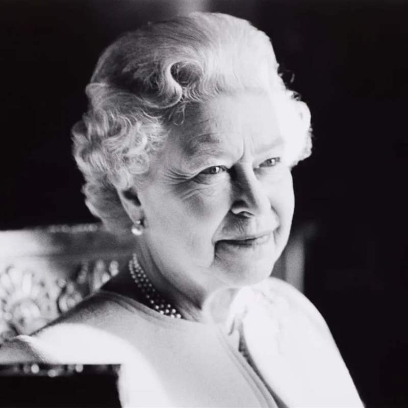 La reina Isabel II muere a los 96 años de edad rodeada de su familia