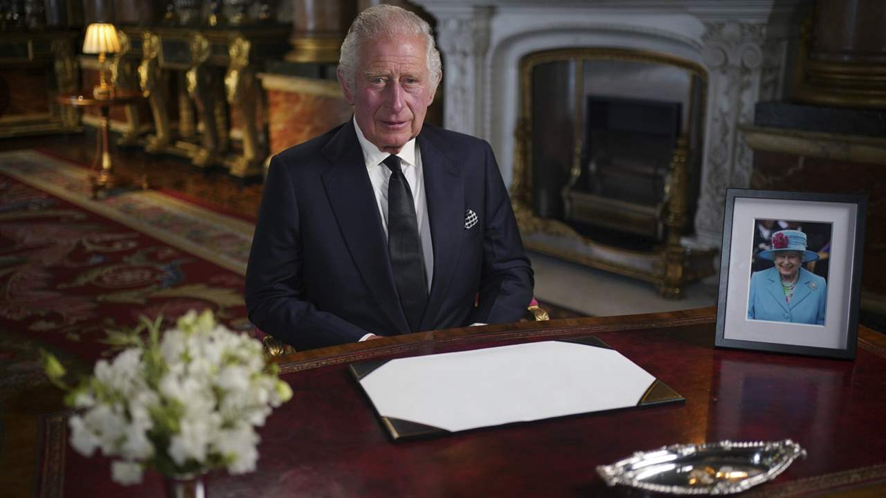Carlos III pronuncia su primer discurso como rey de Inglaterra: "Isabel II es una inspiración y un ejemplo"