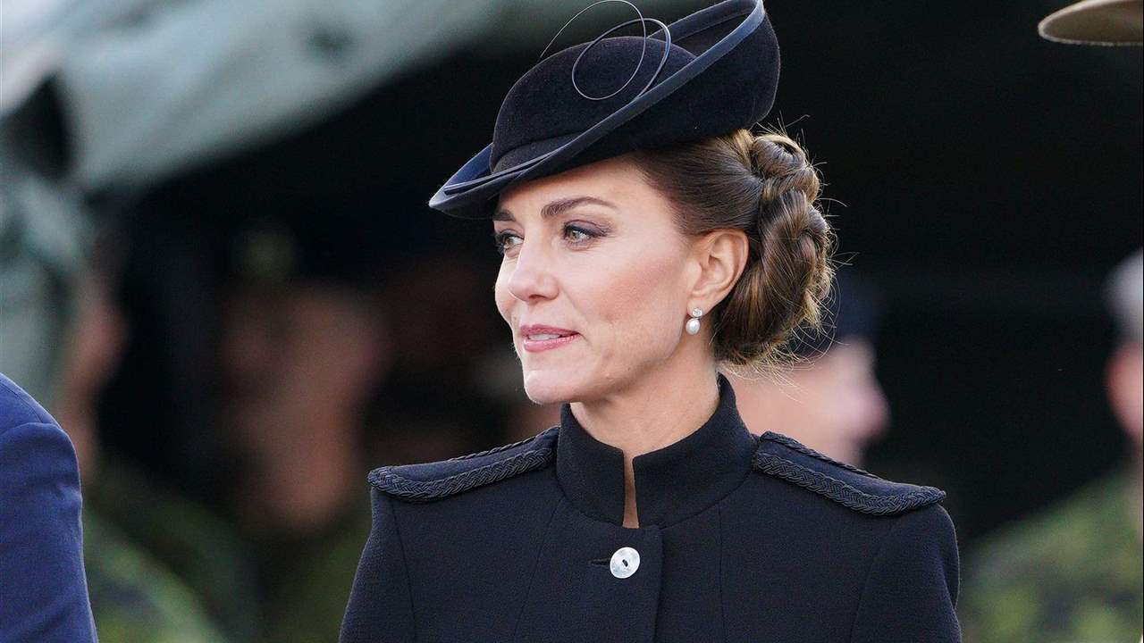 Kate Middleton, sin romper el luto, reaparece con un look de corte militar a tres días del funeral de Isabel II