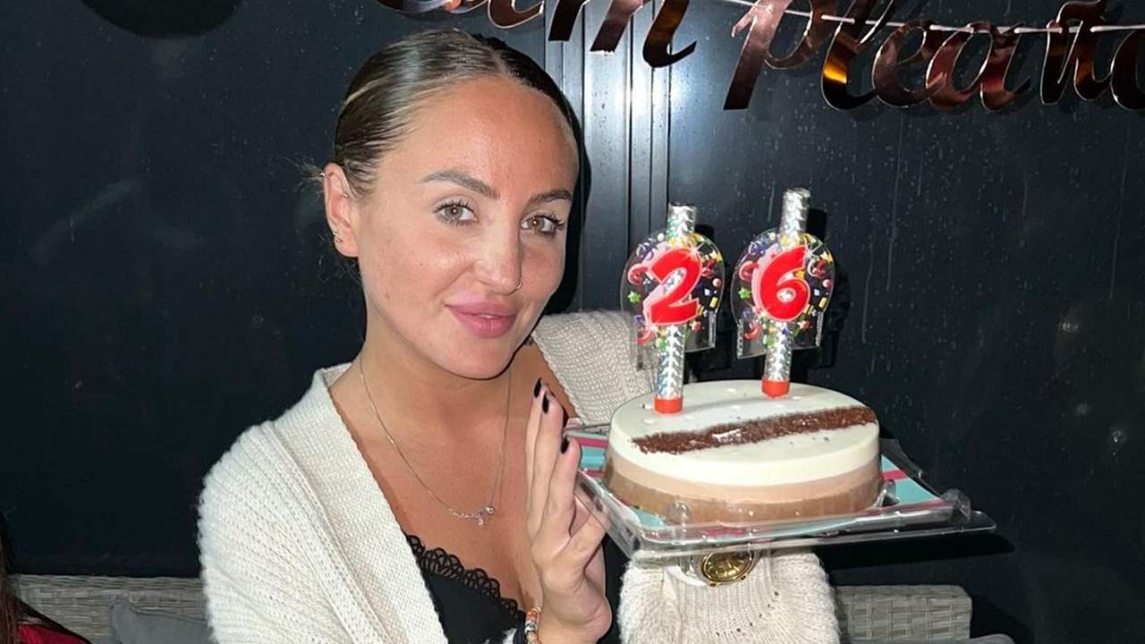 Rocío Flores celebra su cumpleaños sin Olga Moreno: Todos los detalles de la cena de lujo que degustó en Marbella