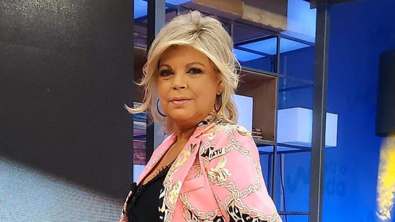 Terelu Campos triunfa con los leggins efecto piel que más estilizan en mujeres de más de 50 años