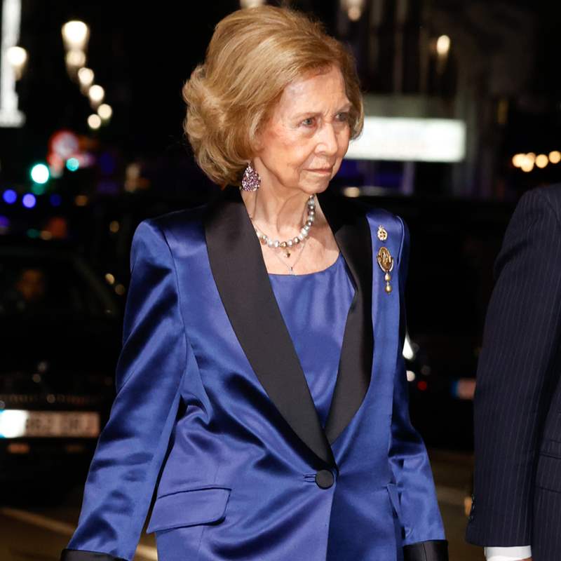 Cómodo y estiloso, la reina Sofía cae rendida al traje más rejuvenecedor de su fondo de armario
