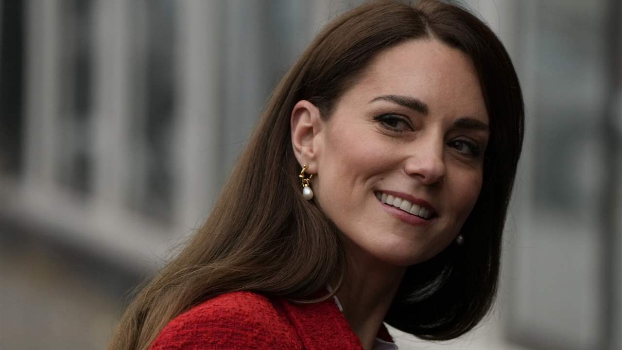 Kate Middleton reaparece en Instagram con la blusa de lunares más versatil de su armario