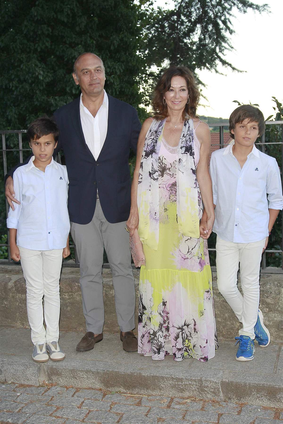 Ana Rosa Quintana and Juan Muñoz, in a 2016 photo with their twin sons, who have just turned 18