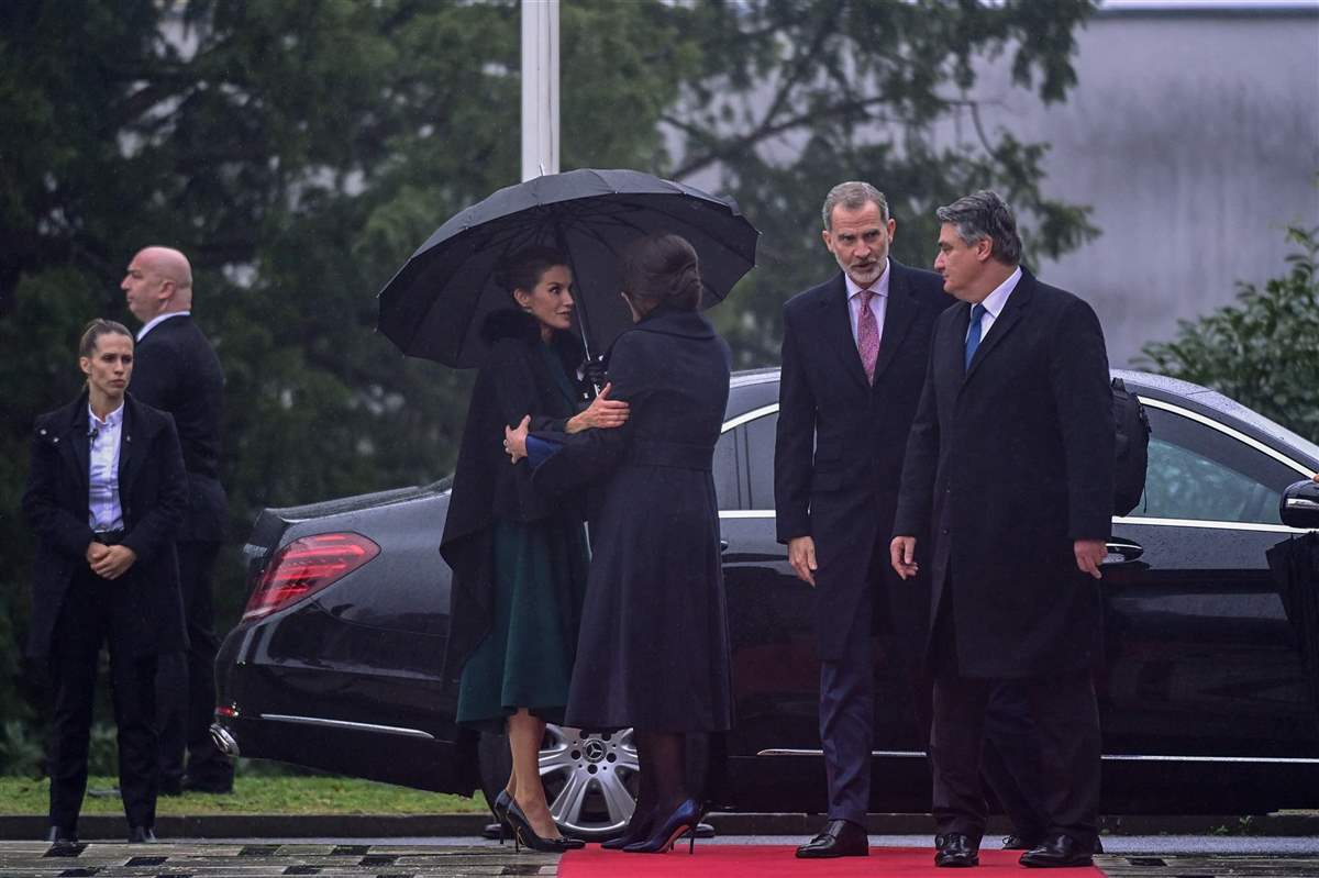 Los reyes Felipe y Letizia a su llegada a Zagreb durante su visita oficial en Croacia