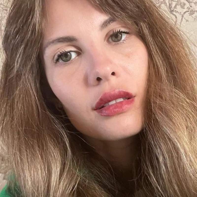 Jessica Bueno saca partido a sus nuevos labios con un maquillaje sencillo efecto mordido (y buena cara)