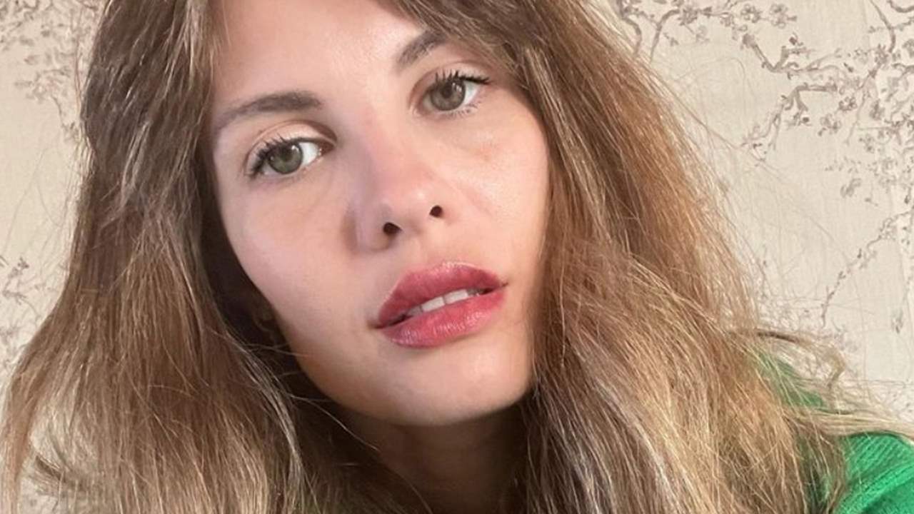 Jessica Bueno saca partido a sus nuevos labios con un maquillaje sencillo efecto mordido (y buena cara)