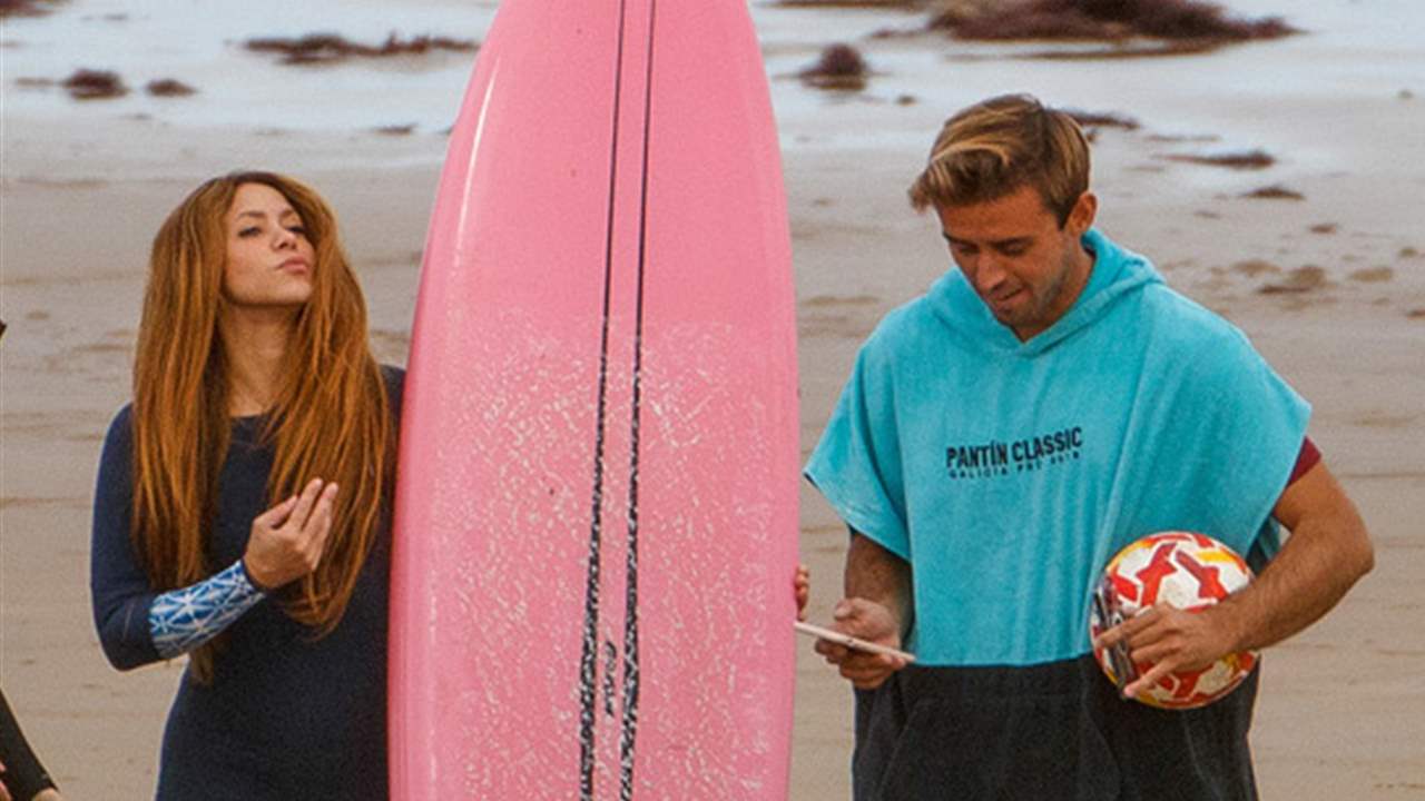 Shakira viaja a Cantabria para practicar surf con sus dos hijos