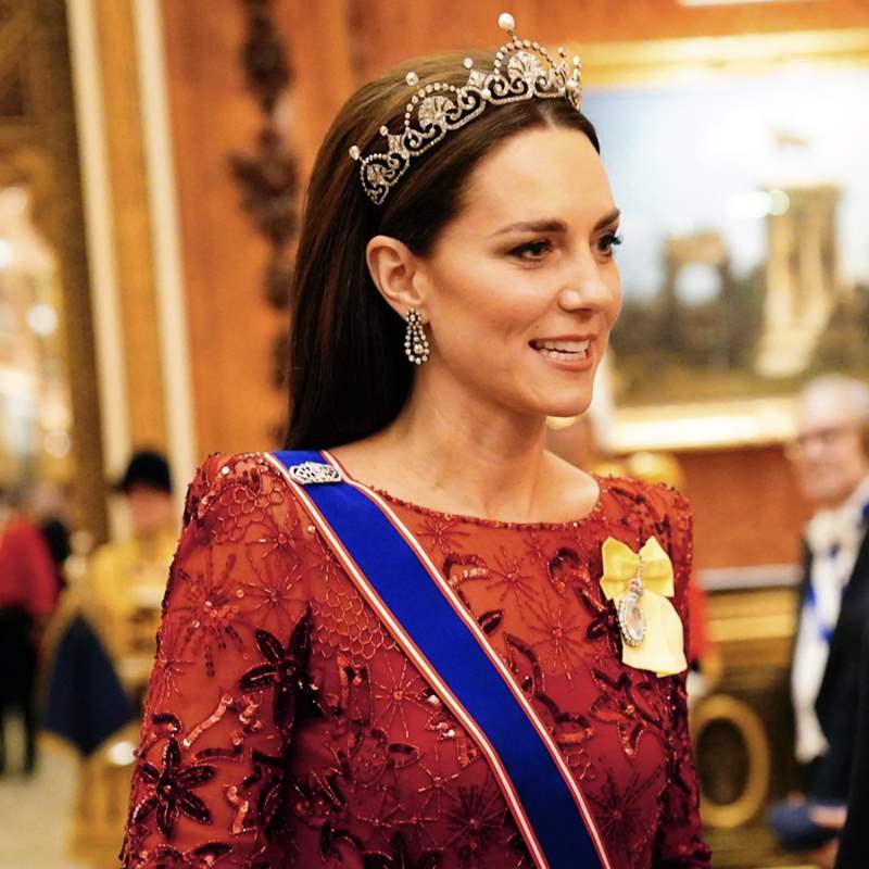 Kate Middleton brilla con el vestido joya más impresionante de su armario y tiara de diamantes