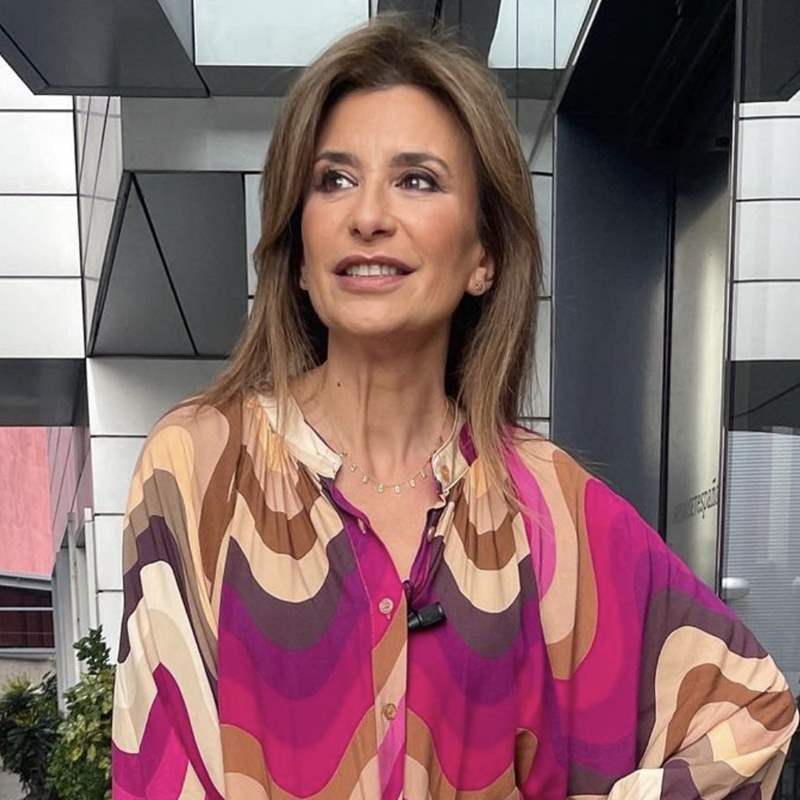 Gema López combina con botas altas el vestido túnica más cool que le 'robará' Lydia Lozano