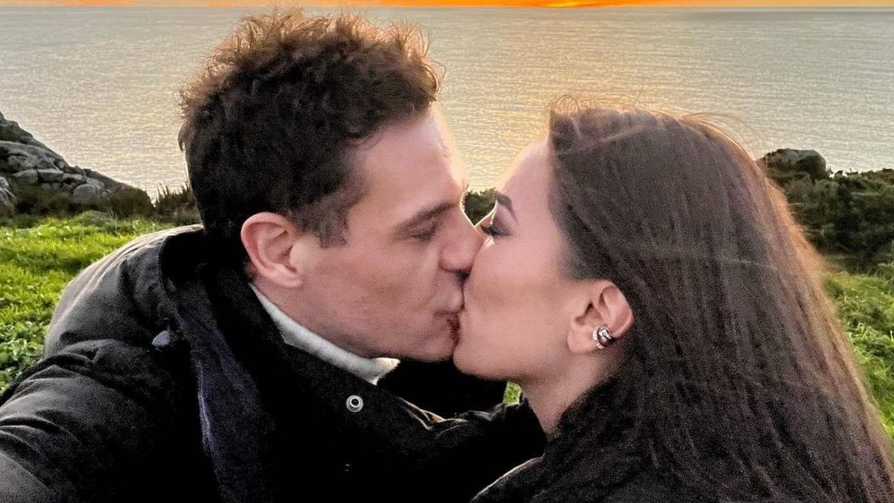 Patricia Pardo y Christian Gálvez despiden el 2022 con un apasionado beso: "Hasta el fin del mundo"