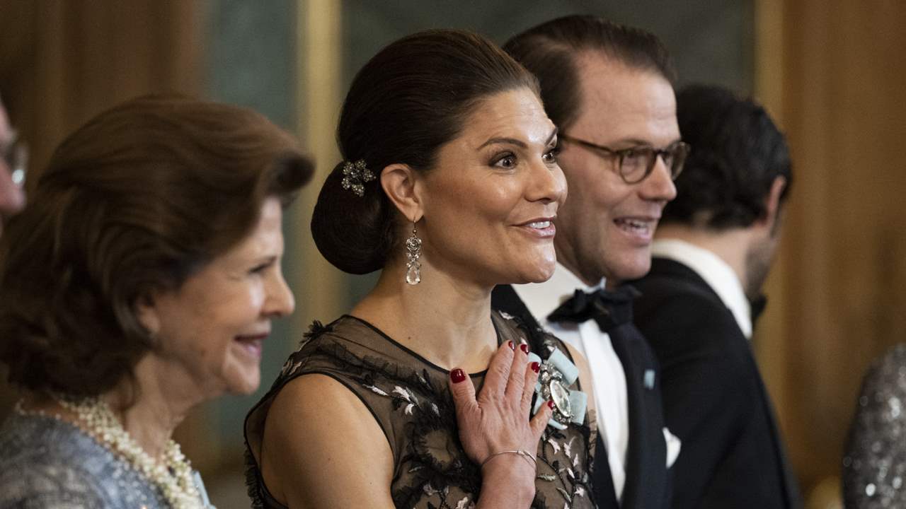 Victoria de Suecia y Sofía Hellqvist acaparan todo el protagonismo de la gala inaugural por el Jubileo de Oro del rey Carlos Gustavo