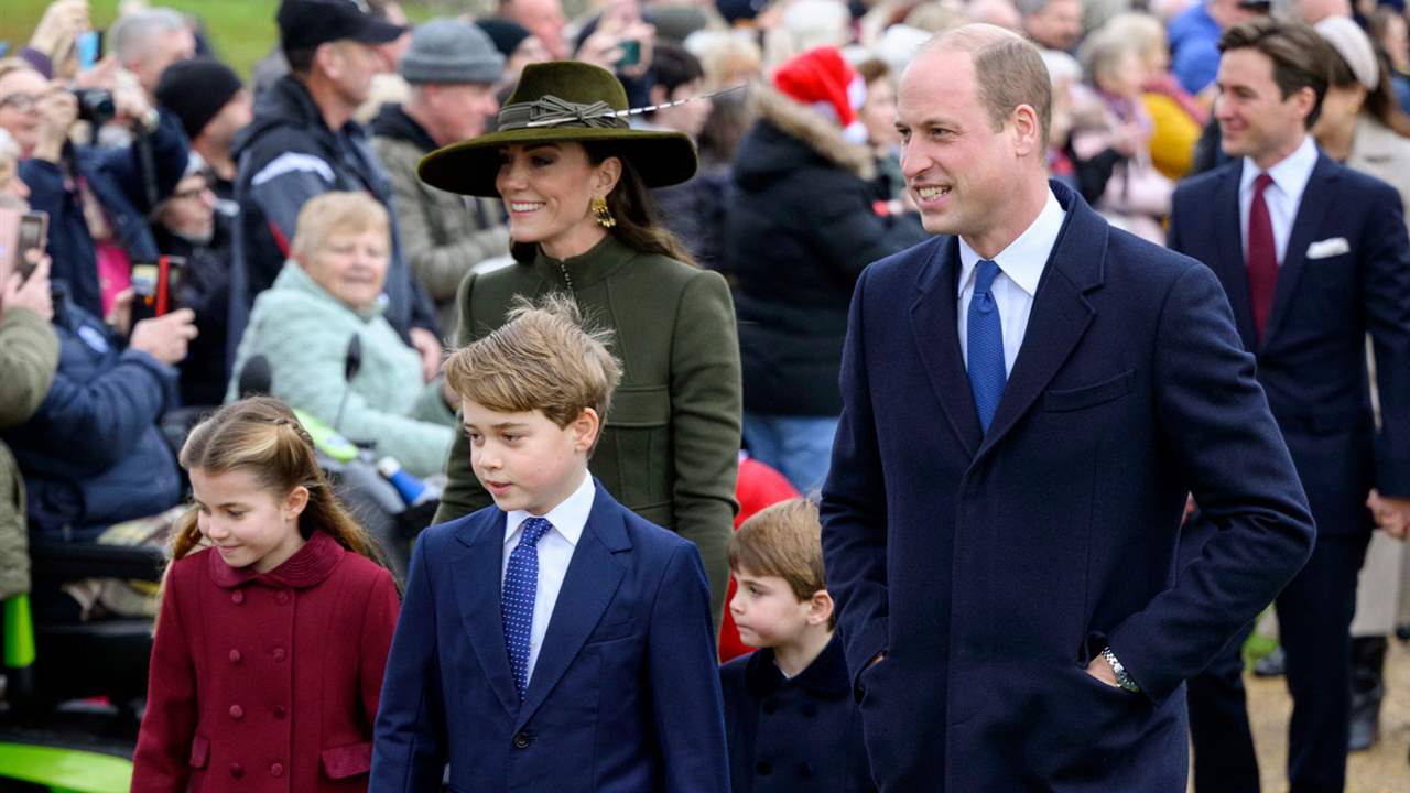 Los príncipes de Gales con sus tres hijos 