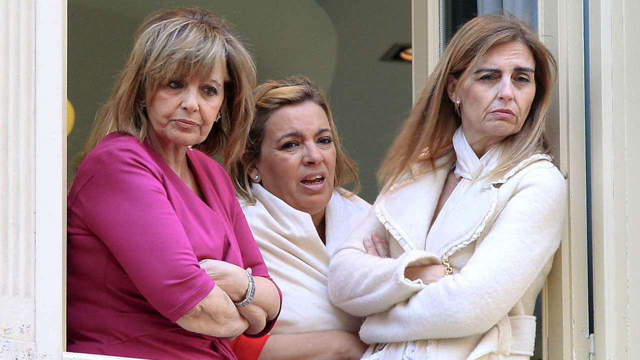 María Teresa Campos con su hermana Araceli y su hija Carmen Borrego
