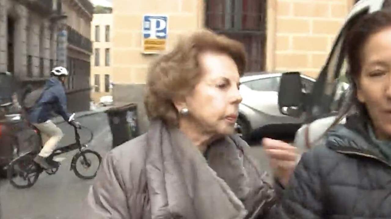 Patricia Llosa, furiosa, reaparece en casa de Mario Vargas Llosa y amenazando con el bolso