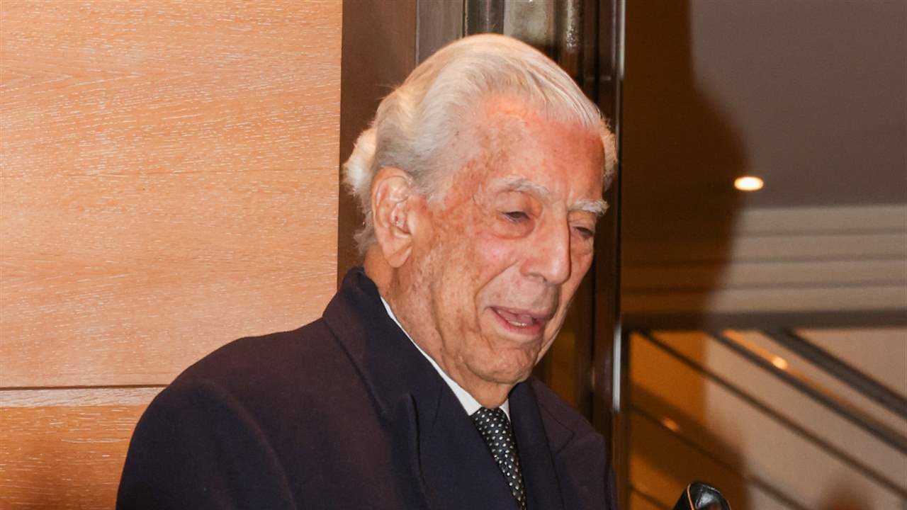 Mario Vargas Llosa y su ex Patricia Llosa confirman su acercamiento en la cita más importante para él en París