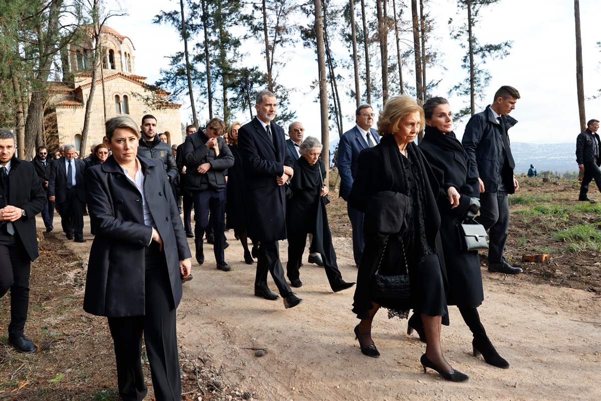 Letizia arropa a la reina Sofía