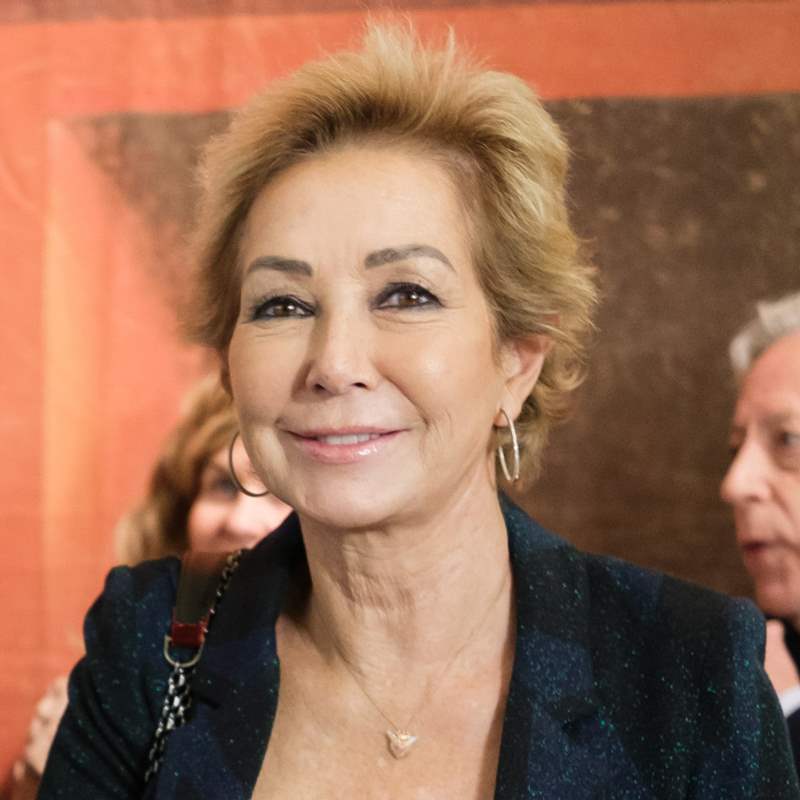 Ana Rosa Quintana cae rendida a la manicura 'hot chocolate': la más dulce, elegante y la gran favorita en mujeres de 50 años
