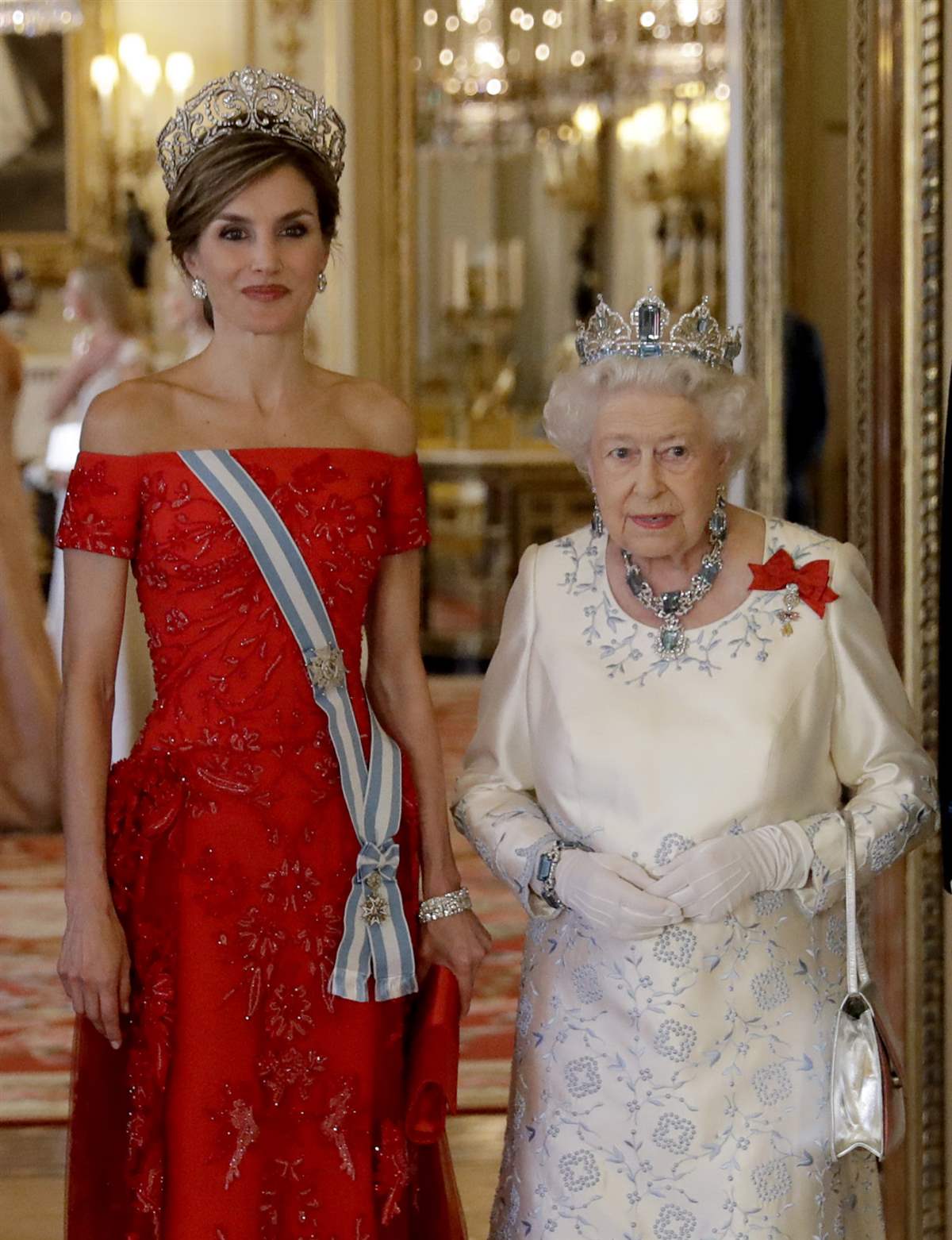 Isabel II y la reina letizia