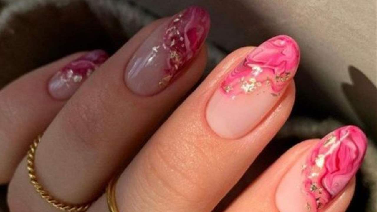 Marble nails, así es la tendencia de uñas más colorida para tu manicura de primavera
