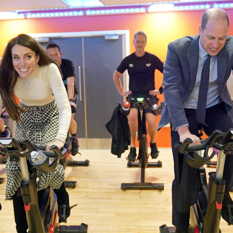 Kate Middleton y el príncipe Guillermo se divierten en clase de spinning