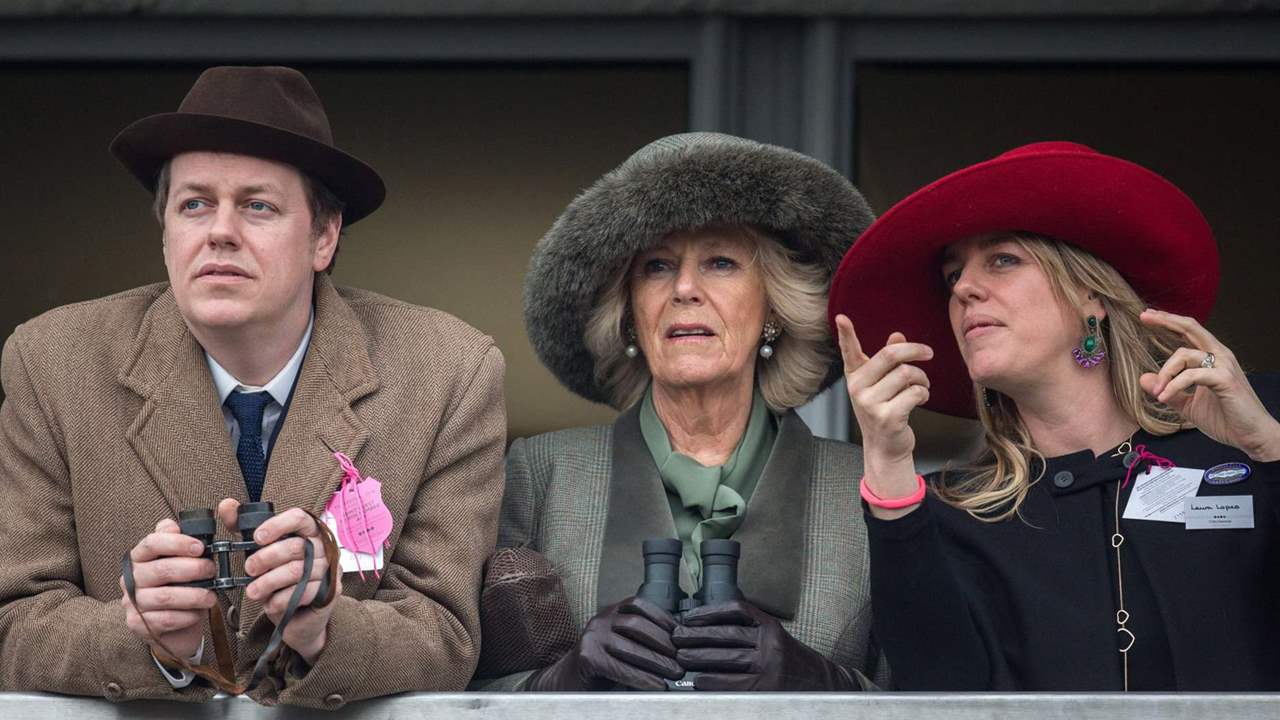 La nueva vida 'royal' de los plebeyos Parker Bowles, los hijos de la reina Camilla