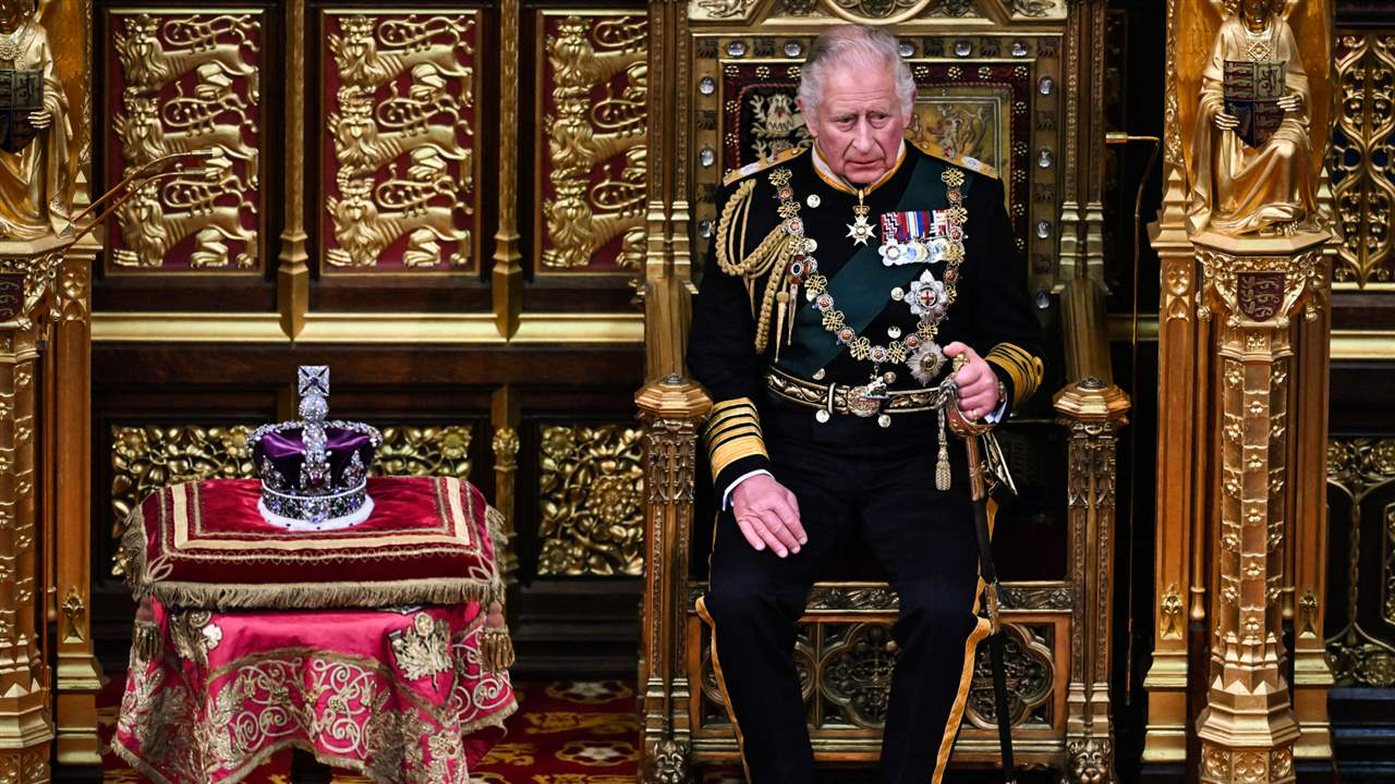 Dos coronas con miles de diamantes, aceite vegano… Todo sobre la coronación de Carlos III a dos meses de su celebración