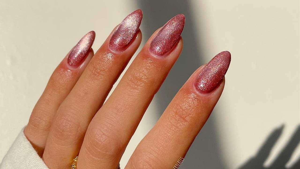 Velvet nails, ideas de manicuras para llevar la tendencia de uñas más elegante