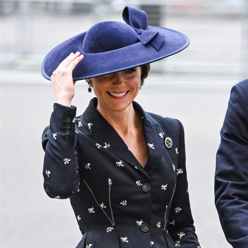 Chaqueta peplum y falda midi con vuelo: Kate Middleton, protagonista indiscutible del Día de la Commonwealth con un look de invitada 10