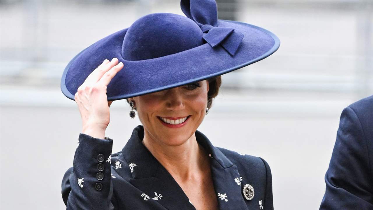 Chaqueta peplum y falda midi con vuelo: Kate Middleton, protagonista indiscutible del Día de la Commonwealth con un look de invitada 10