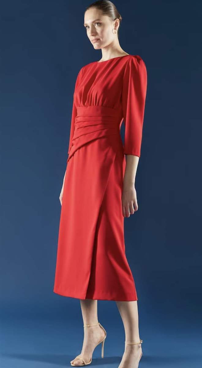 Vestido de invitada 2023 de El Corte Inglés: rojo drapeado