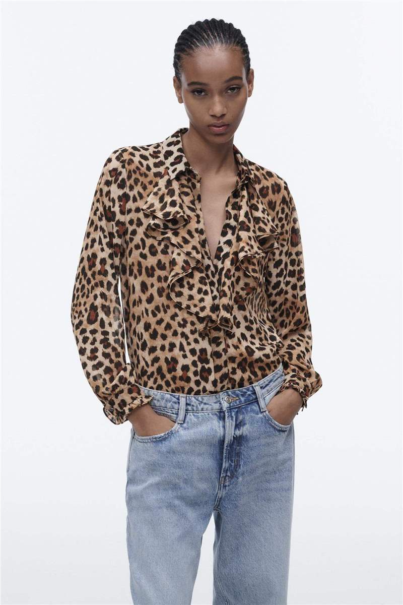 Camisa con estampado animal print de Zara