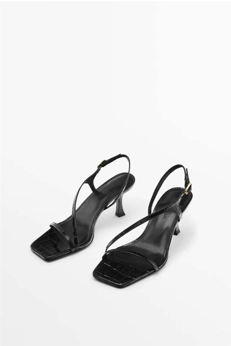 Sandalia negra minimalista