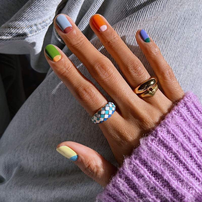 Estas manicuras ideales para uñas cortas son infinitamente más bonitas que una francesa