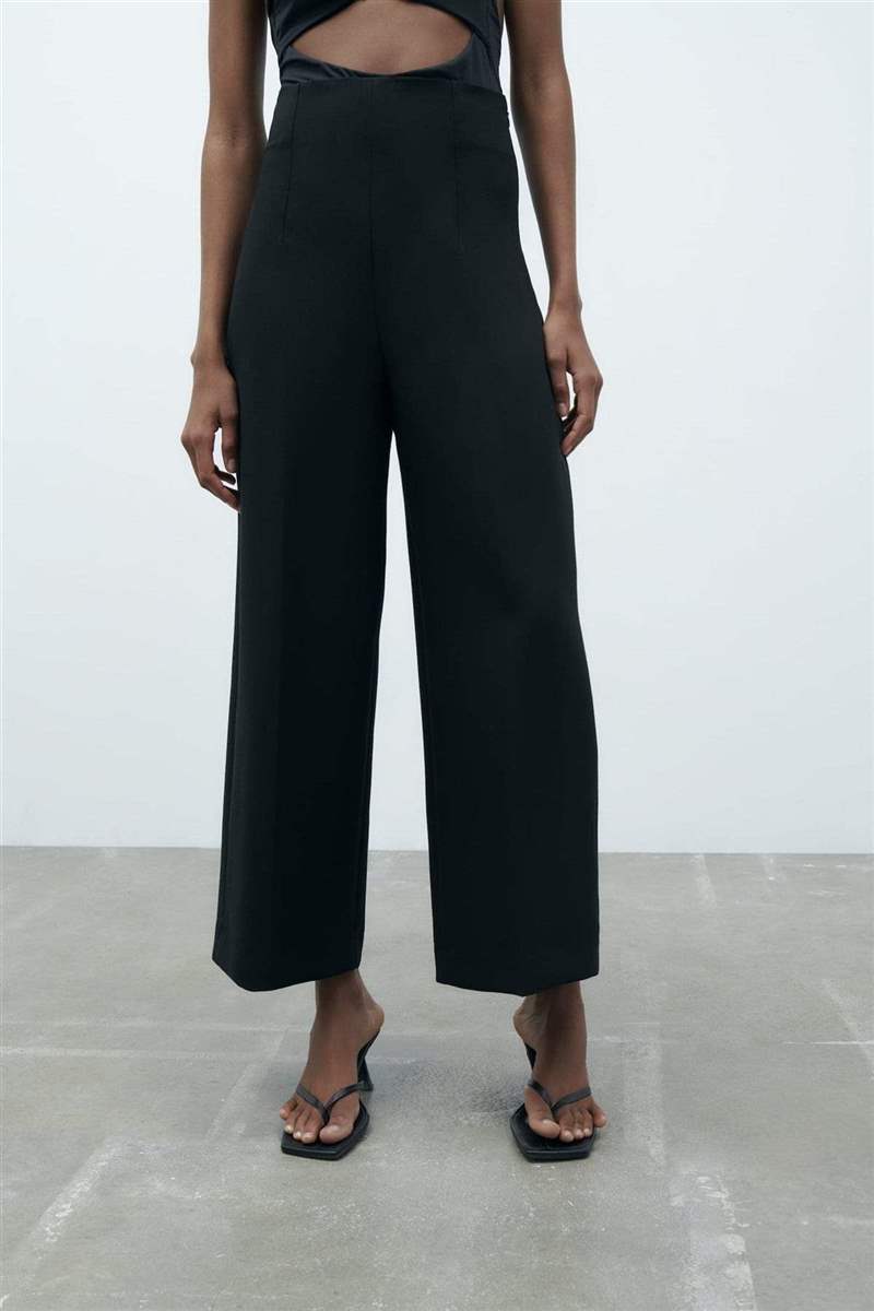 Pantalón culotte en negro de Zara 
