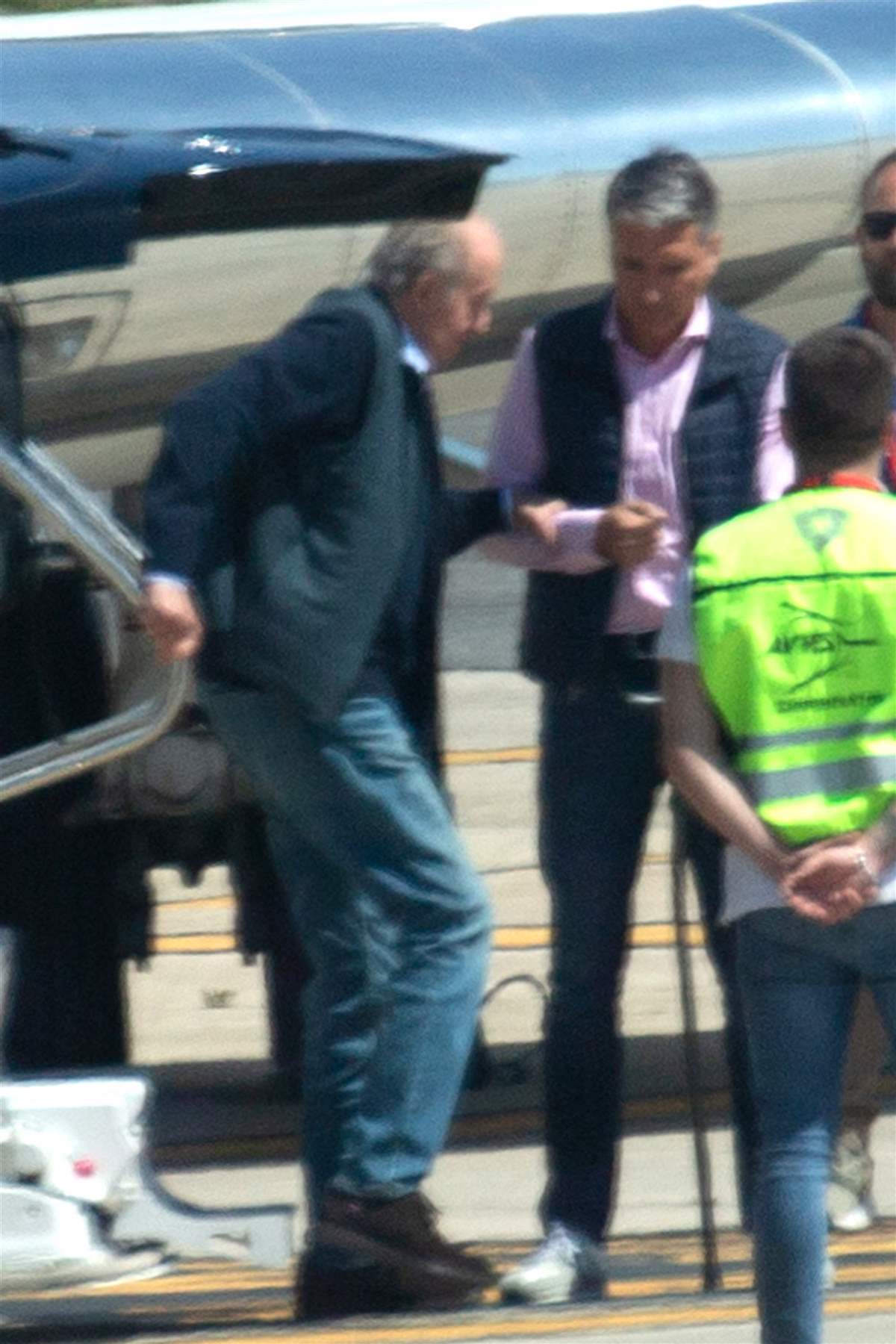 El rey Juan Carlos desciende del jet privado