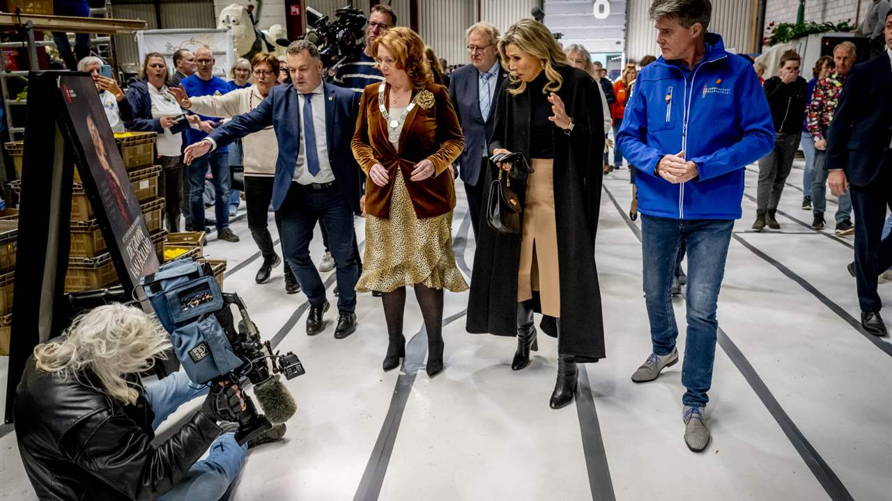 La espontánea reacción de Máxima de Holanda a la caída de un fotógrafo en su última visita
